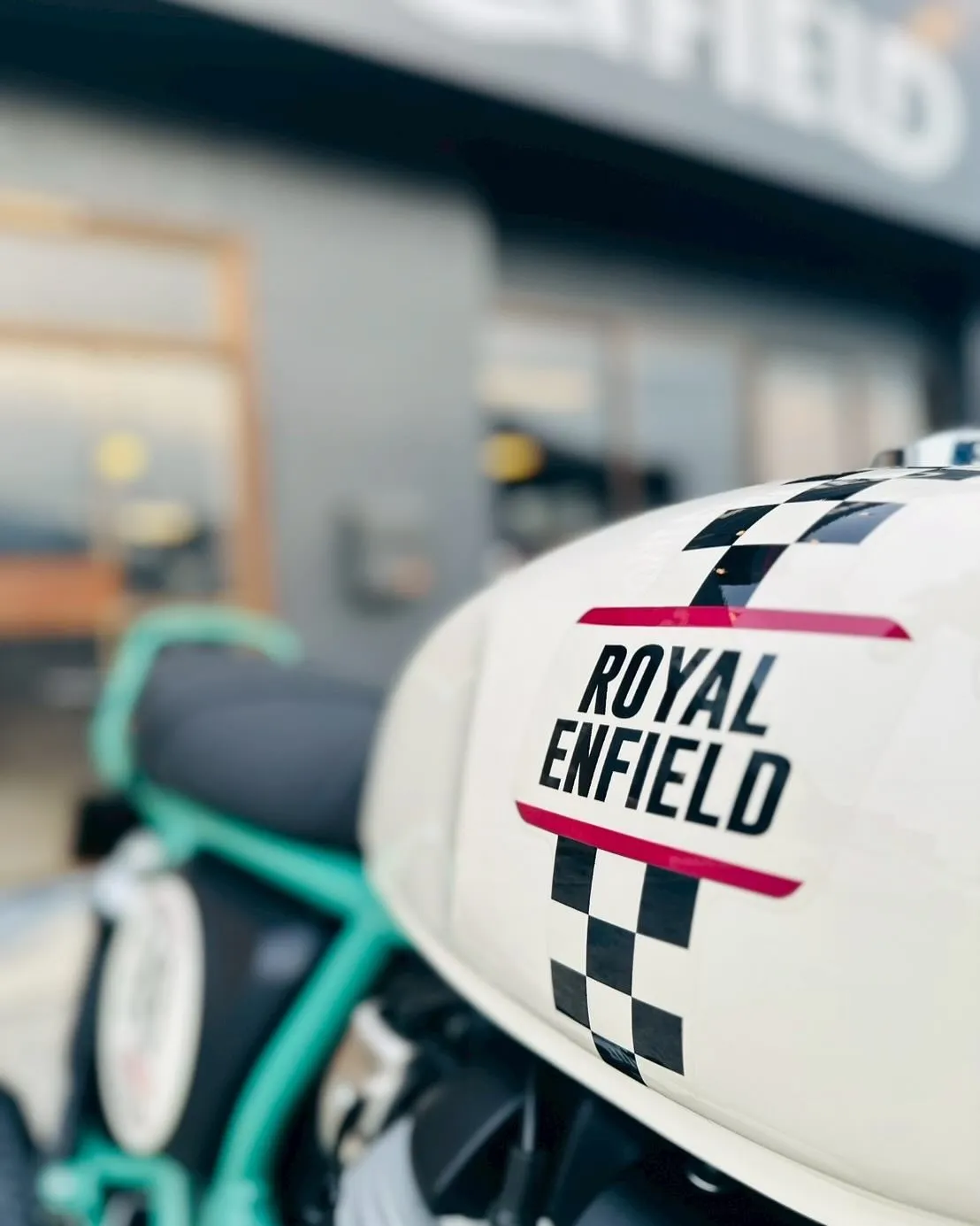 【ロイヤルエンフィールド】【NEWモデル】