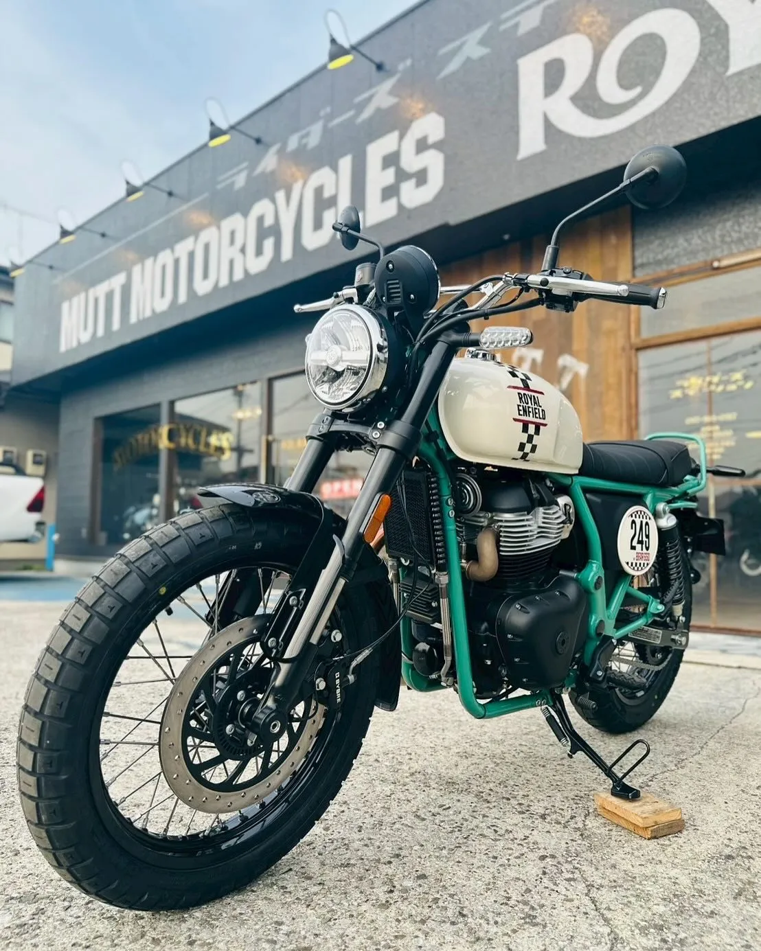 【ロイヤルエンフィールド】【NEWモデル】