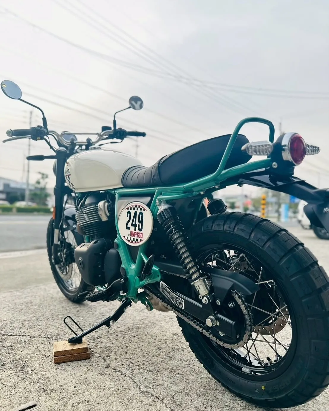 【ロイヤルエンフィールド】【NEWモデル】