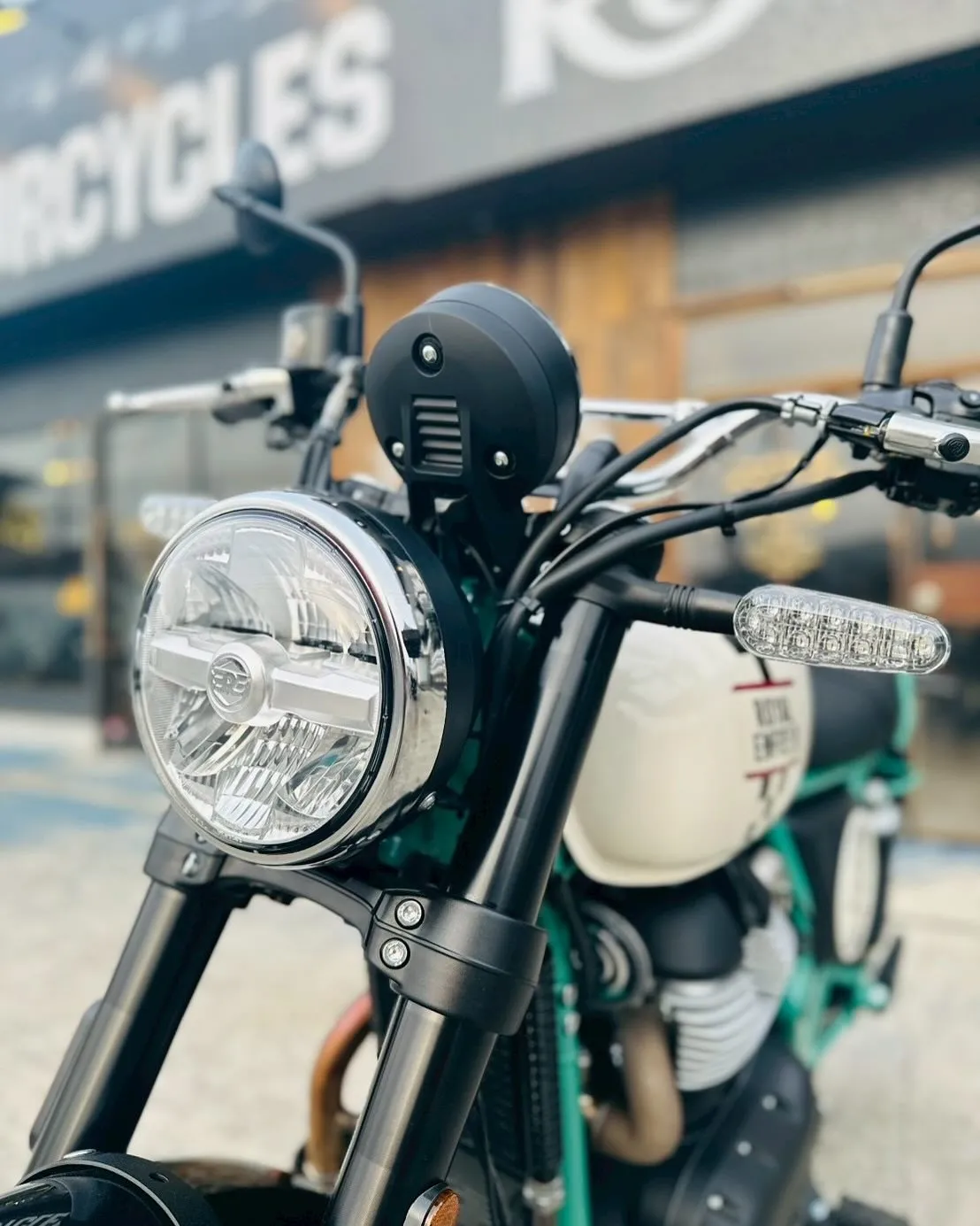 【ロイヤルエンフィールド】【NEWモデル】