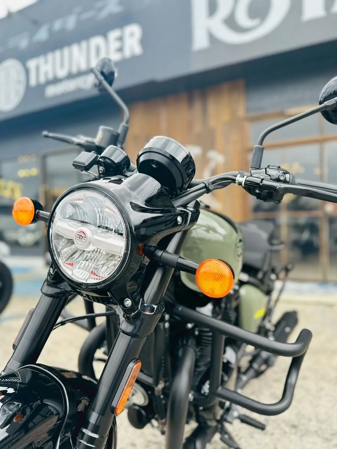 【ロイヤルエンフィールド】