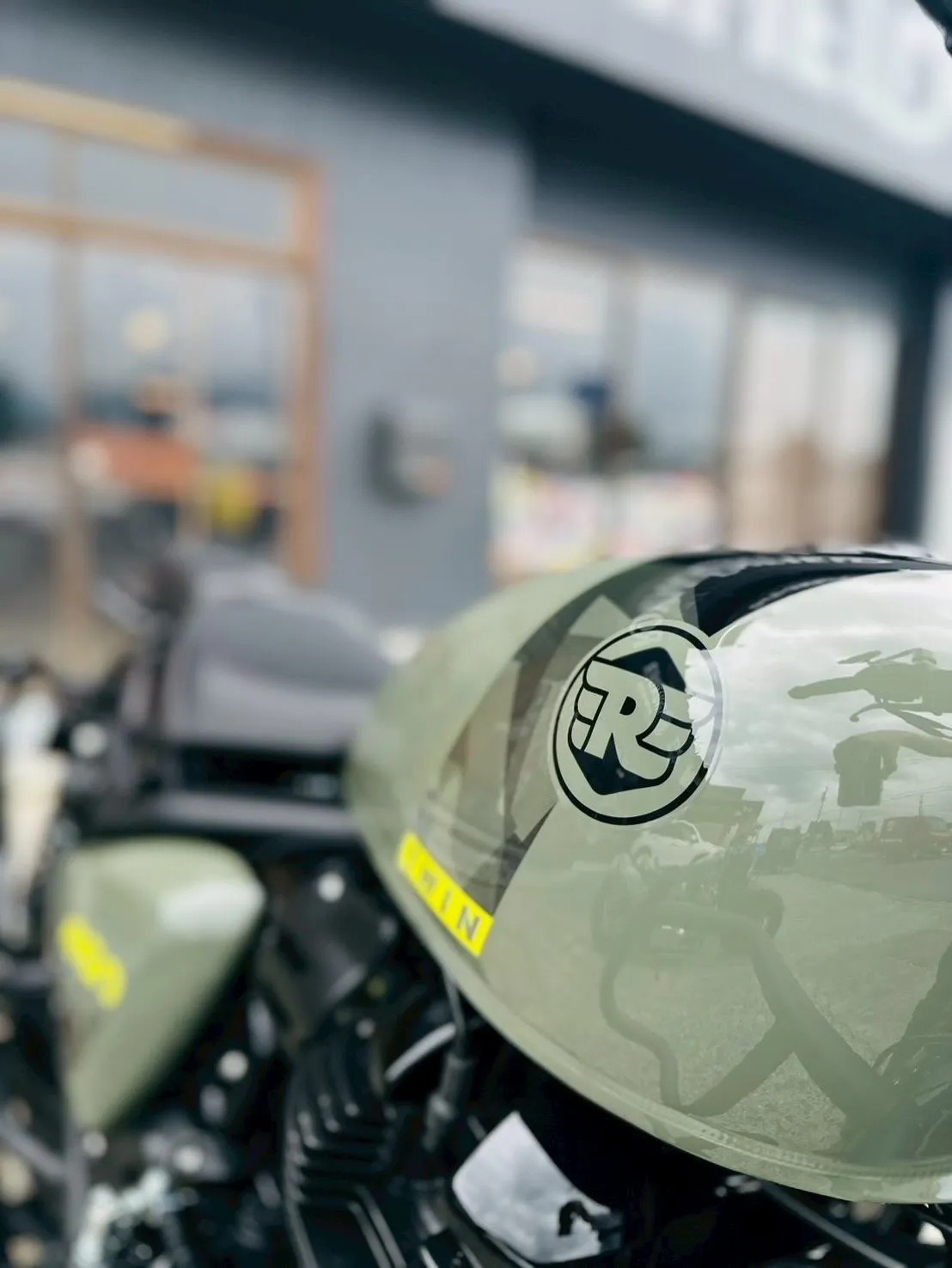 【ロイヤルエンフィールド】