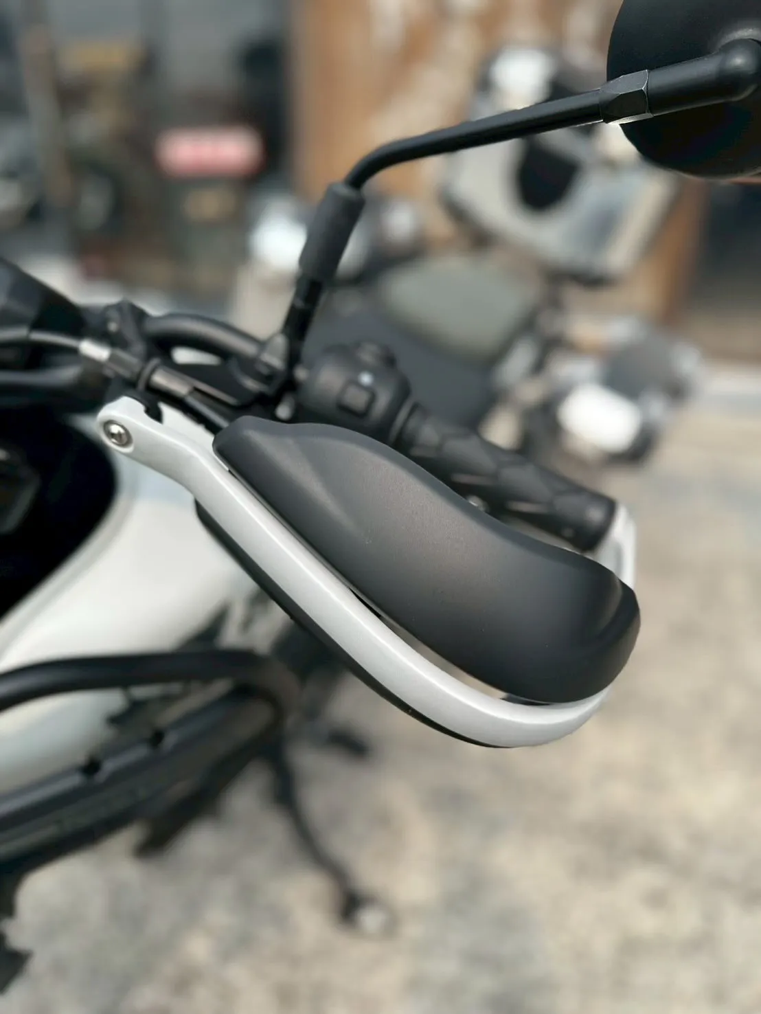 【ロイヤルエンフィールド】