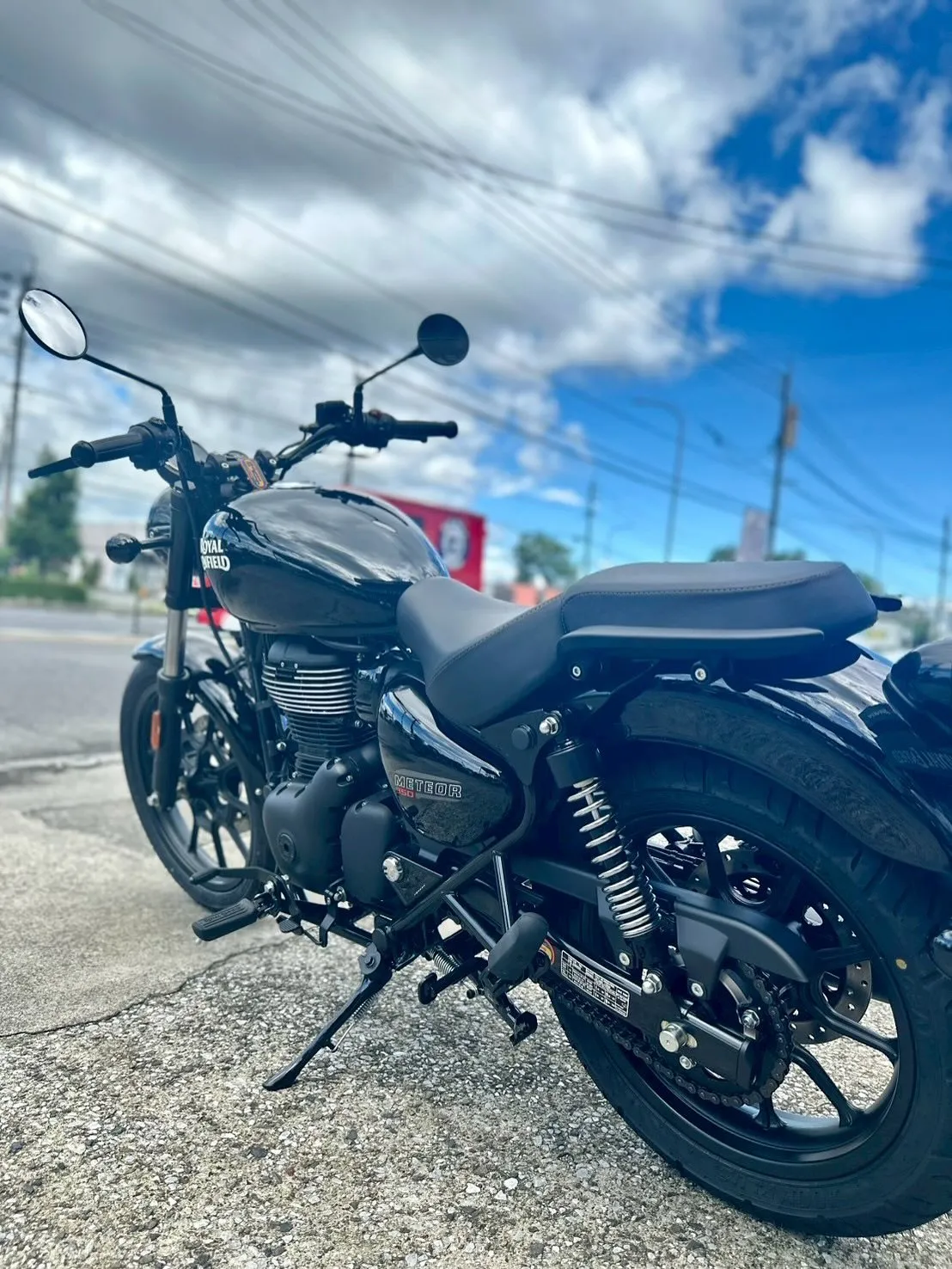 【ロイヤルエンフィールド】