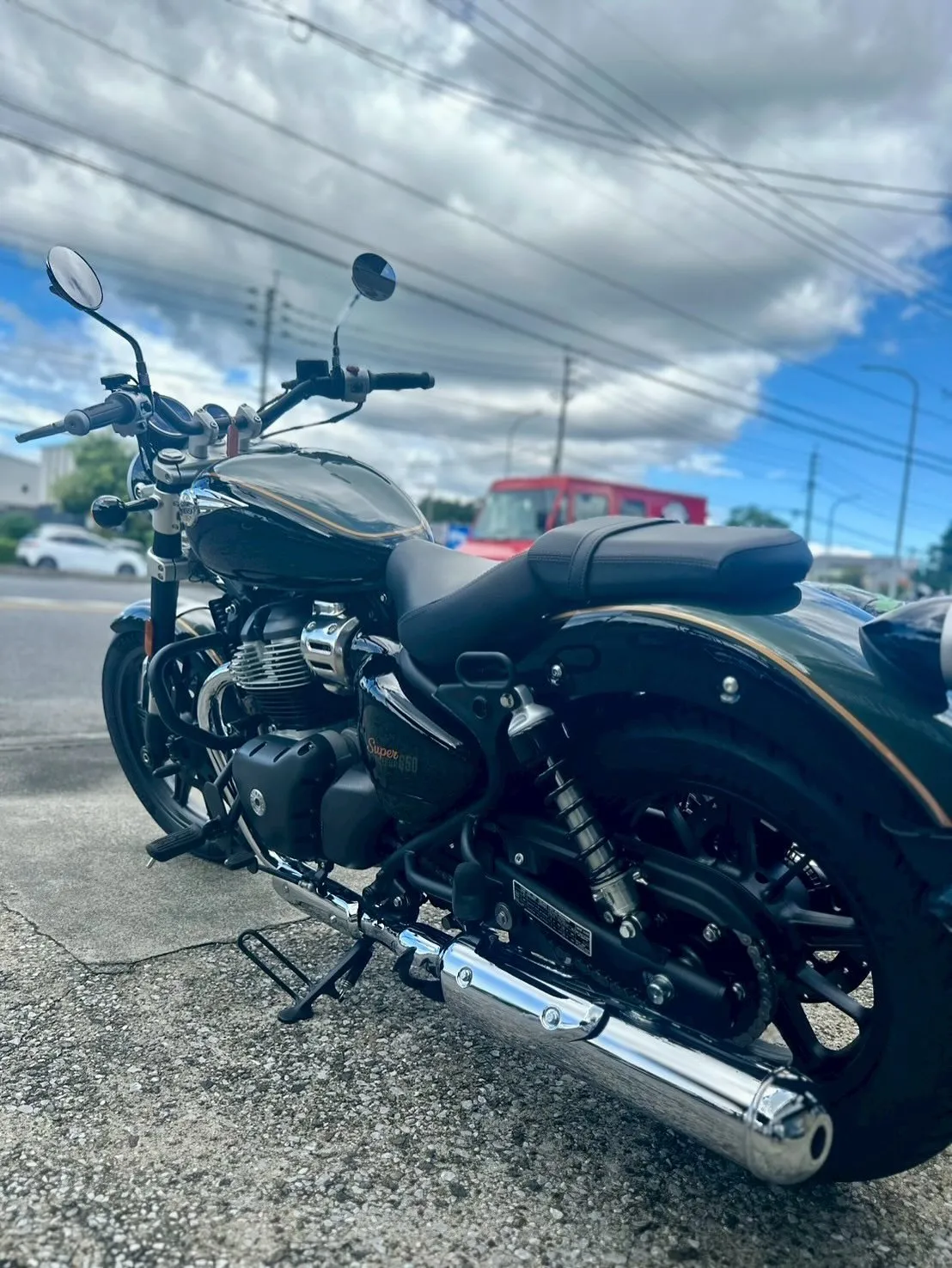 【ロイヤルエンフィールド】