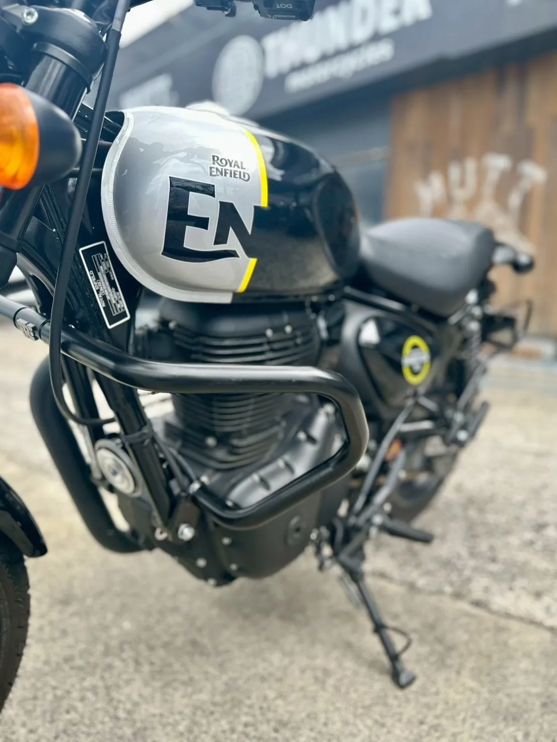 【ロイヤルエンフィールド】