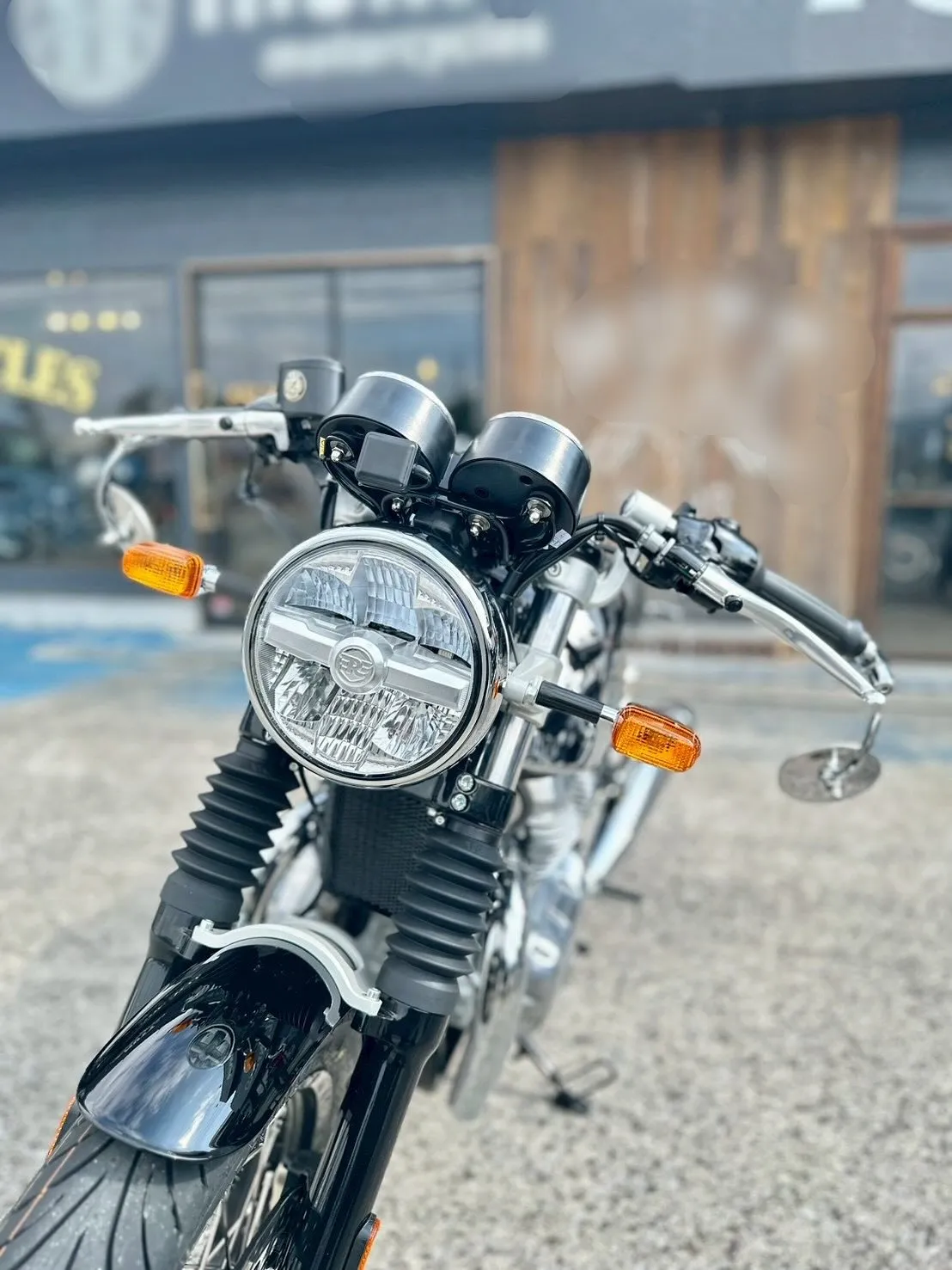 【ロイヤルエンフィールド】