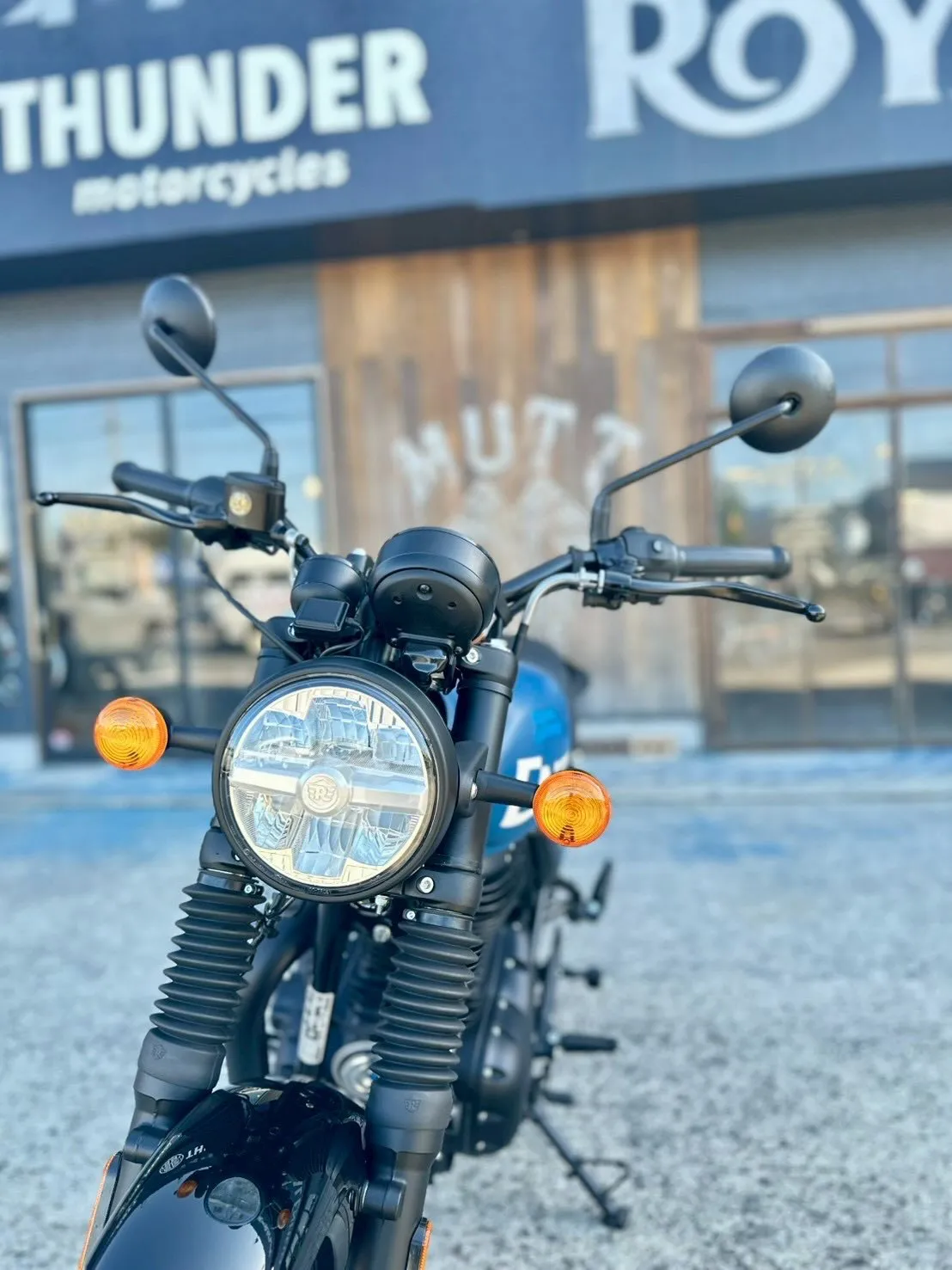 【ロイヤルエンフィールド】