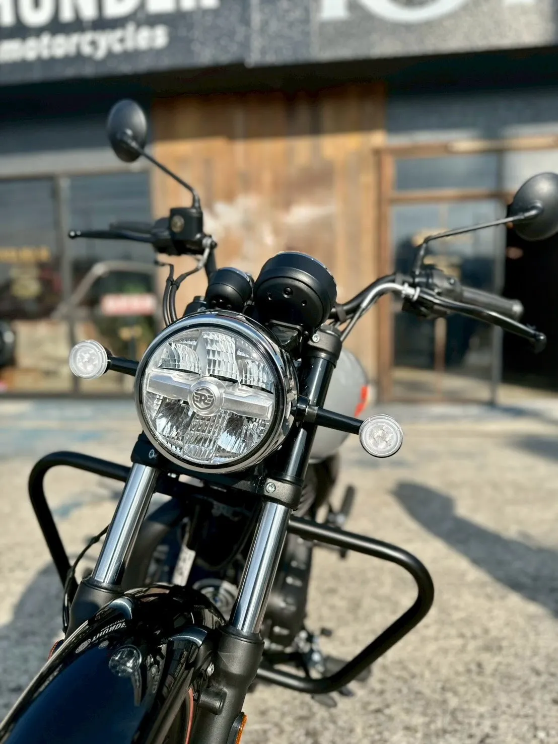 【ロイヤルエンフィールド】