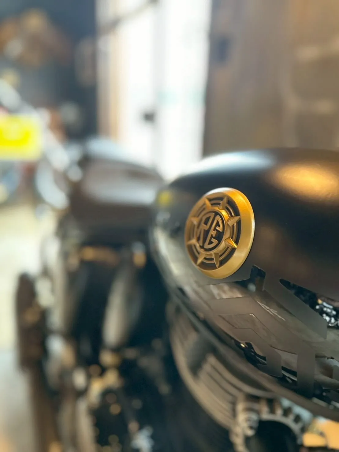 【ロイヤルエンフィールド】